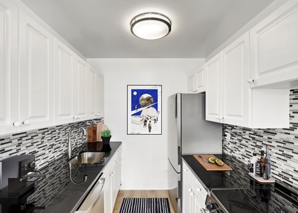 West 34th Street - Photo 1