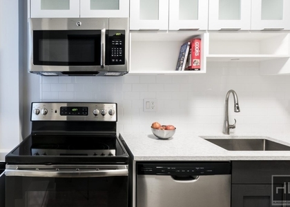 West 34th Street - Photo 1