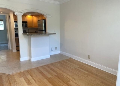 901 Ne 3rd Street - Photo 1