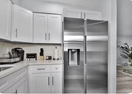 708 Sw 16th Avenue - Photo 1