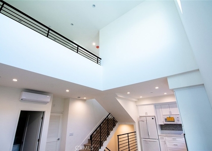 1187 Crenshaw Boulevard - Photo 1