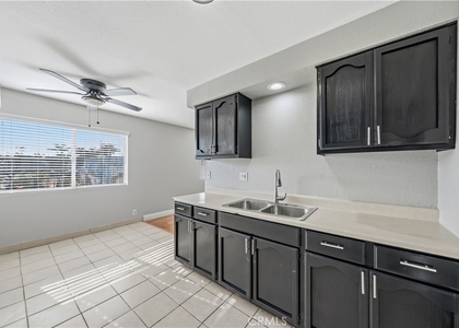 1308 E Oaks Street - Photo 1