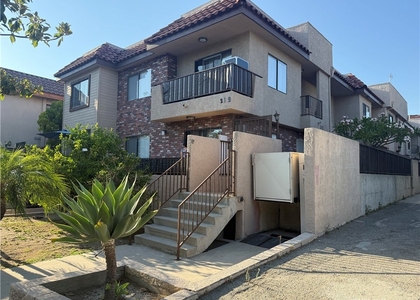 219 E Maple Street - Photo 1