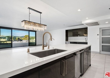 10660 Wilshire Boulevard - Photo 1