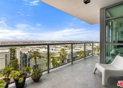13650 Marina Pointe Drive - Photo 1