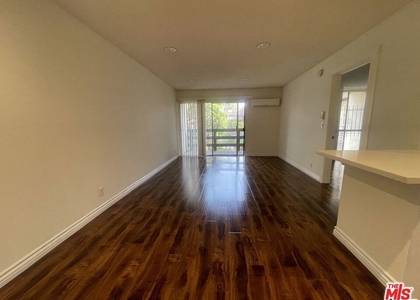 525 S Ardmore Avenue - Photo 1