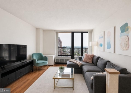 1420 Locust Street - Photo 1