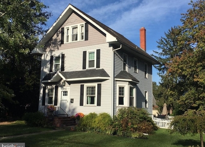 428 Lakeview Avenue - Photo 1
