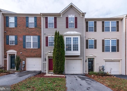 1432 Pangbourne Way - Photo 1