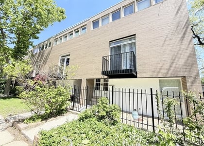 5557 S Harper Avenue - Photo 1
