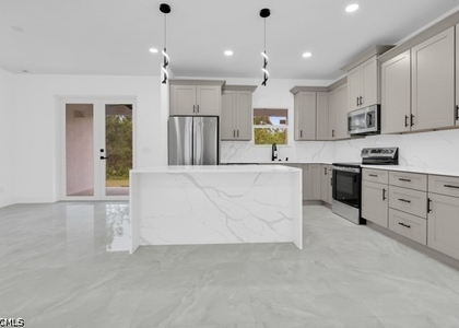 3005 52nd Street W - Photo 1