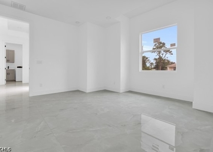 3005 52nd Street W - Photo 1