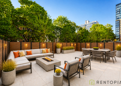 960 franklin ave - Photo 1