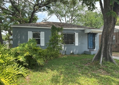 815 W Plymouth Street - Photo 1