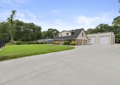 1903 Pinewoods Way - Photo 1