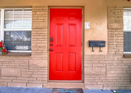 220 Se Jefferson Circle N - Photo 1