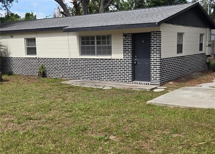 1109 E Seneca Avenue - Photo 1