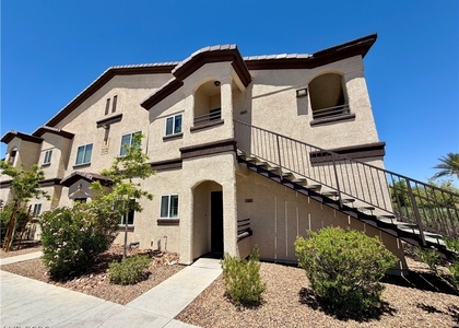 2291 W Horizon Ridge Parkway - Photo 1