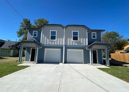 411 S Fannin Avenue - Photo 1