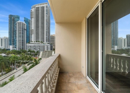 511 Se 5 Avenue - Photo 1