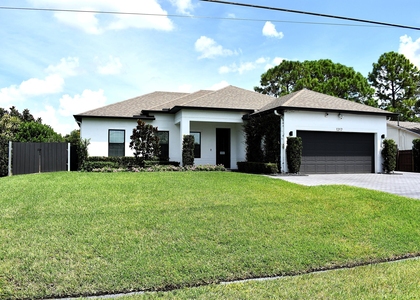 1217 Sw Marmore Avenue - Photo 1