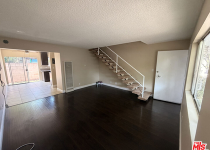 6233 Clybourn Avenue - Photo 1