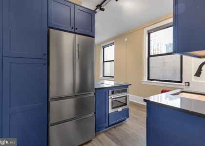 1324 Locust Street - Photo 1