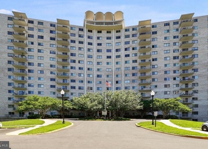 1111 University Boulevard W - Photo 1