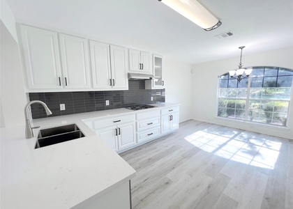 2725 Summerwalk Pl - Photo 1