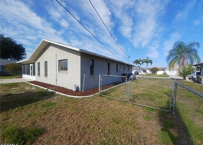 3305 Sw 7th Place - Photo 1