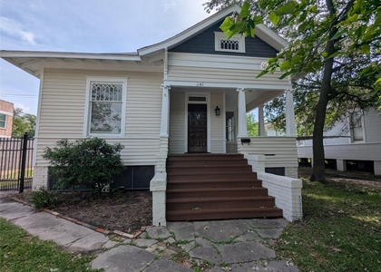 1142 Yale - Photo 1