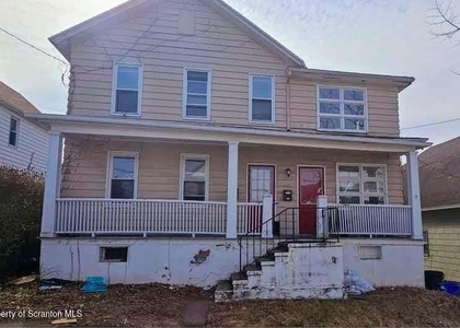 942 E Elm Street - Photo 1
