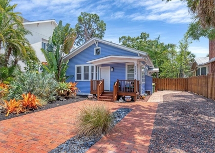 1676 Oak Street - Photo 1