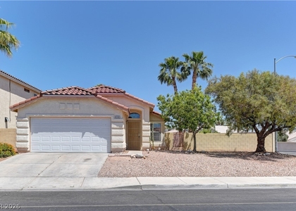 8100 W Gilmore Avenue - Photo 1