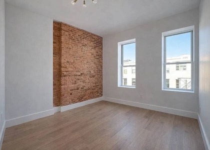 1582 DeKalb Ave - Photo 1