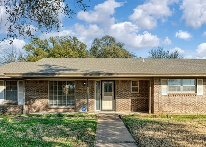 1605 Arrowhead - Photo 1