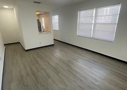 411 Se 10th Street - Photo 1