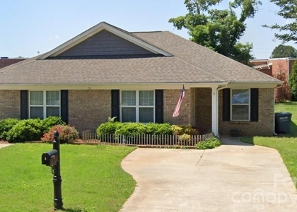 712 E Catawba Street - Photo 1