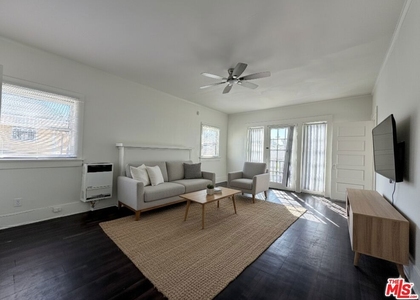 2142 S Oak Street - Photo 1