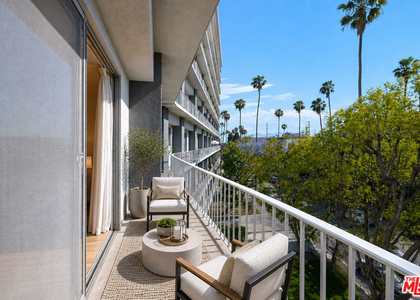 100 S Doheny Drive - Photo 1
