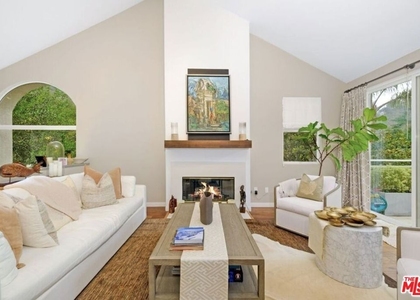 718 Palisades Drive - Photo 1