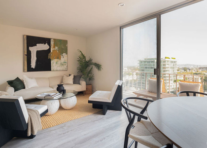 100 S Doheny Drive - Photo 1