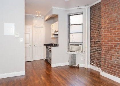 Mott Street - Photo 1