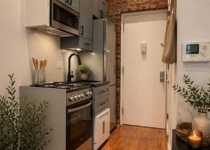 West 14th Street - Photo 1