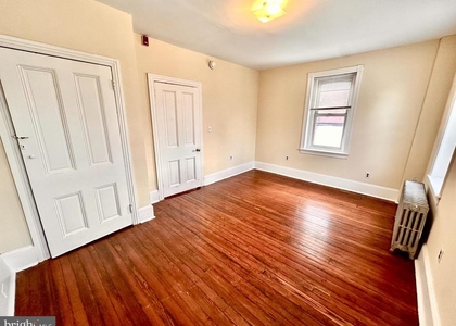 124 E Pomona Street - Photo 1