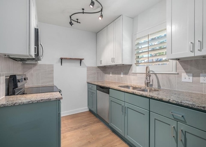 6211 Manor Rd - Photo 1