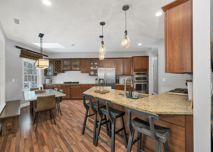 41 Regis - Photo 1