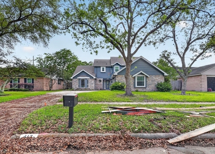 417 W Hillary Circle - Photo 1