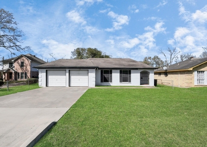 8105 Lanham Lane - Photo 1