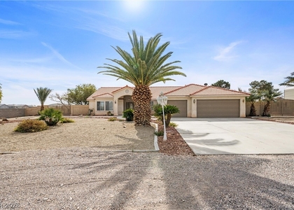 8605 W Cougar Avenue - Photo 1